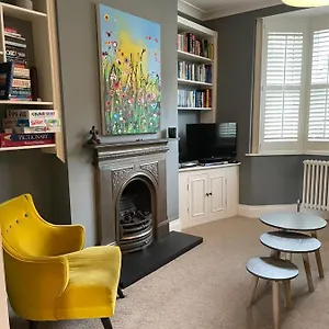 Period Two-bed House, Next To River And , York United Kingdom