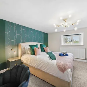 30 Percent Off! Central 5 Bed In - Games - Parking - Hot-tub , Whitby United Kingdom